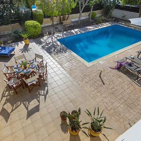 Anthea 12 * Larnaka